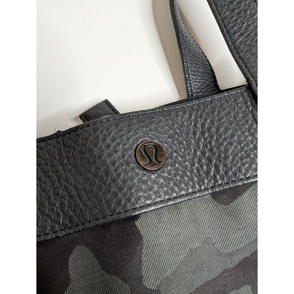 Lululemon Now and Always Tote Bag 15L Black Gray Camo - Picture 4 of 12